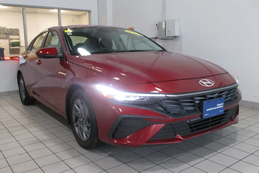 2024 Hyundai Elantra SEL photo 1