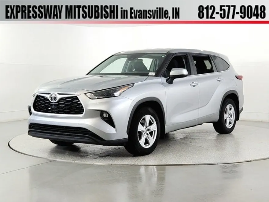 2024 Toyota Highlander LE photo 1