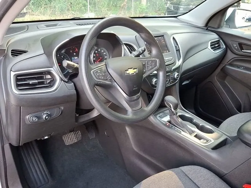 2022 Chevrolet Equinox LT photo 1