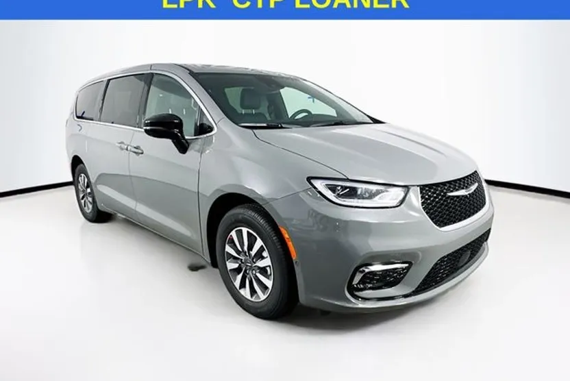 2025 Chrysler Pacifica Hybrid photo 1