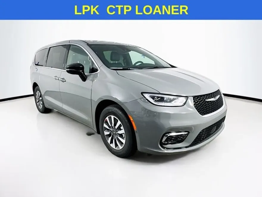 2025 Chrysler Pacifica Hybrid photo 1