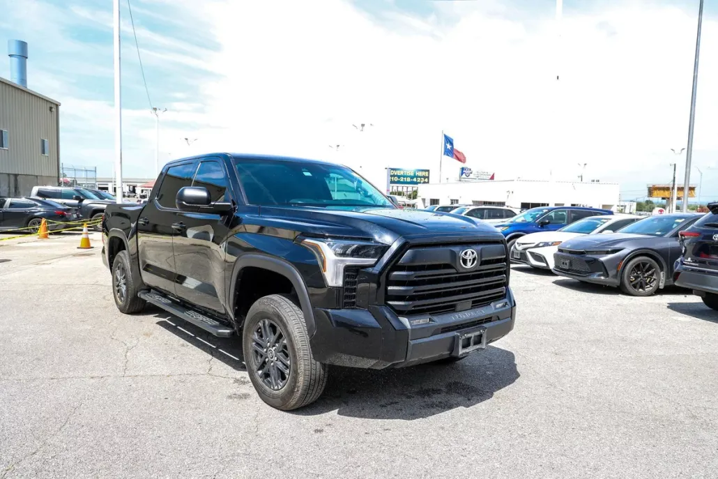 2024 Toyota Tundra SR5 photo 1