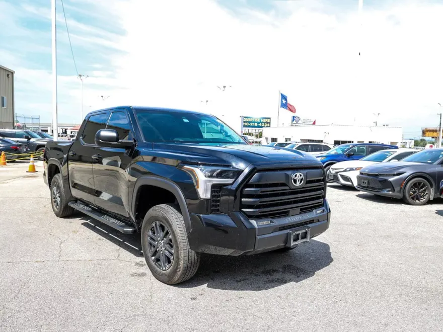 2024 Toyota Tundra SR5 photo 1