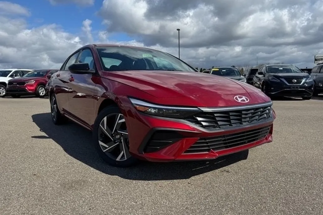 2025 Hyundai Elantra SEL Sport photo 1