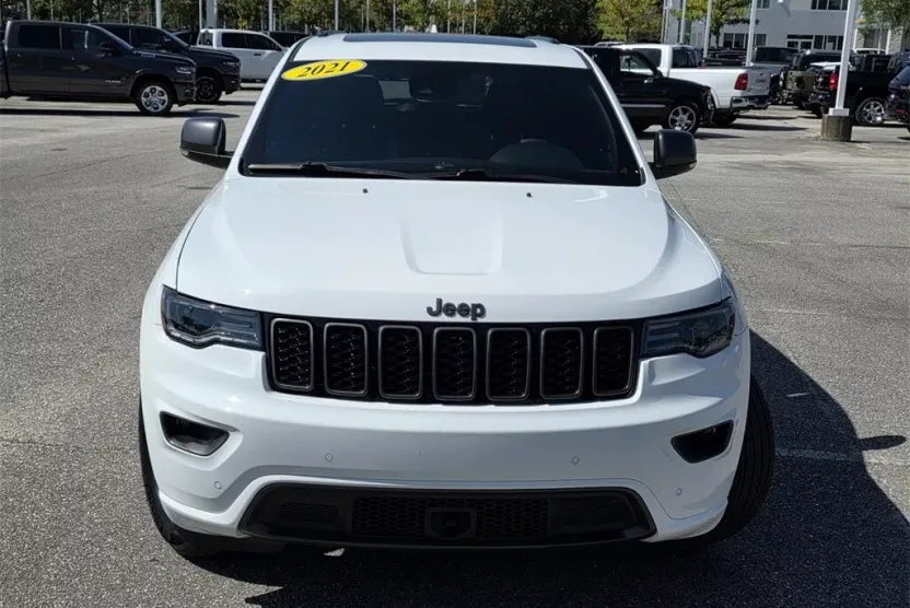 2021 Jeep Grand Cherokee Anniversary Edition photo 1