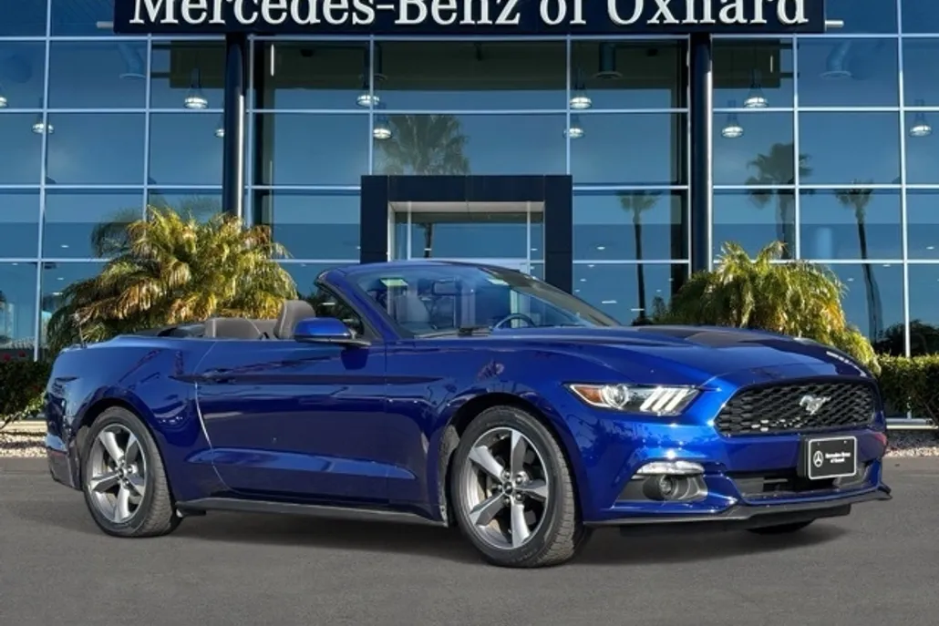 2015 Ford Mustang V6 Convertible photo 1