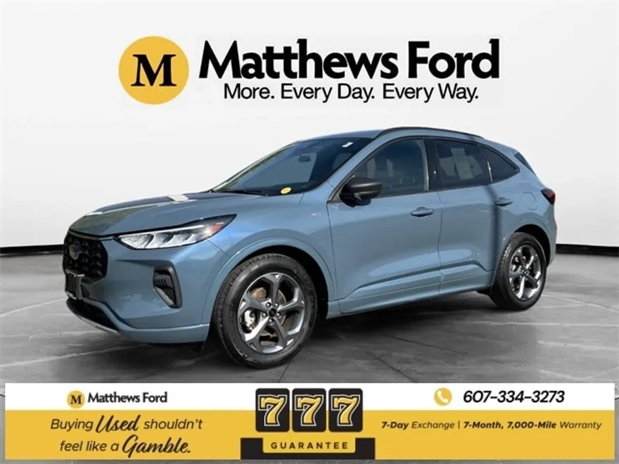 2023 Ford Escape ST-Line photo 1