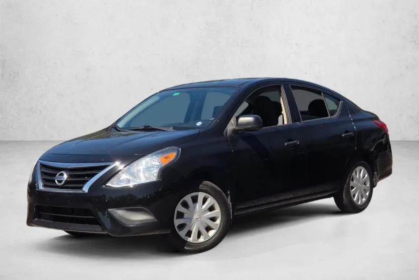 2015 Nissan Versa 1.6 Plus photo 1