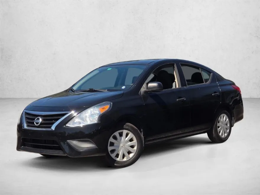 2015 Nissan Versa 1.6 Plus photo 1