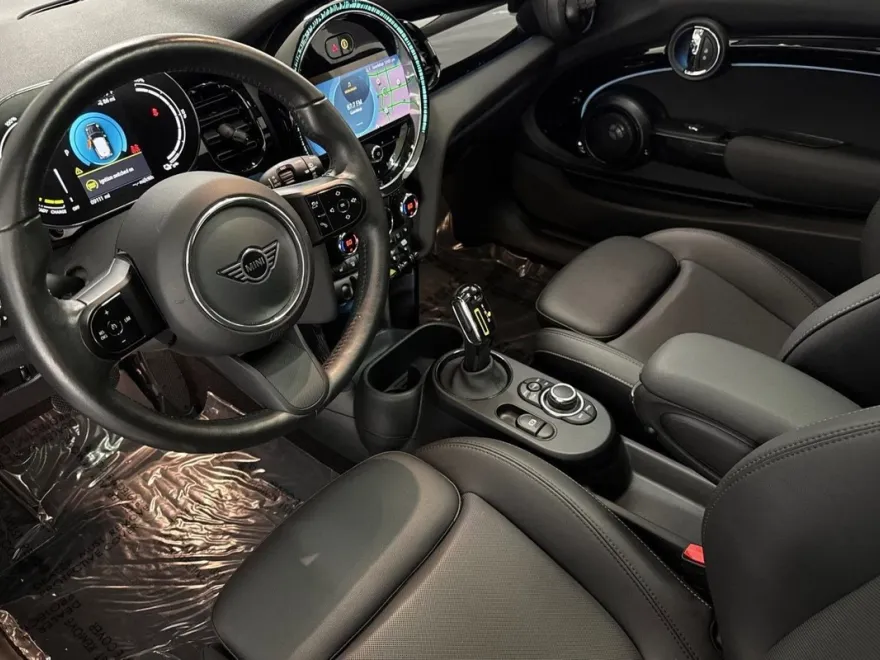 2024 Mini Cooper 2 Door Hardtop SE photo 1