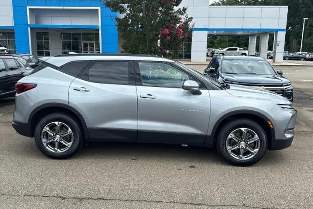 2023 Chevrolet Blazer 2LT photo 1