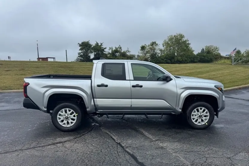 2025 Toyota Tacoma SR 4x4 Double Cab photo 1