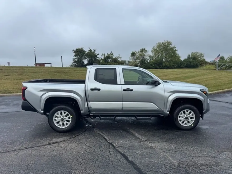 2025 Toyota Tacoma SR 4x4 Double Cab photo 1