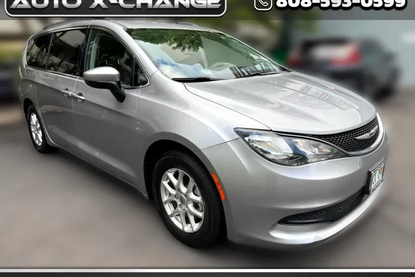 2021 Chrysler Voyager LXi photo 1