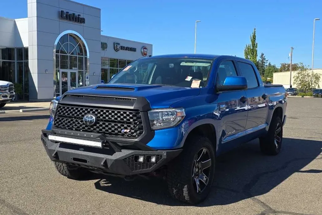 2018 Toyota Tundra SR5 CrewMax photo 1