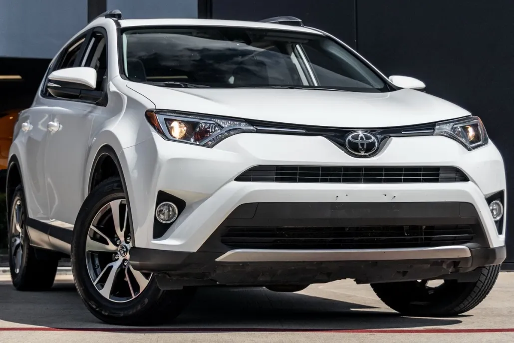 2018 Toyota RAV4 XLE photo 1