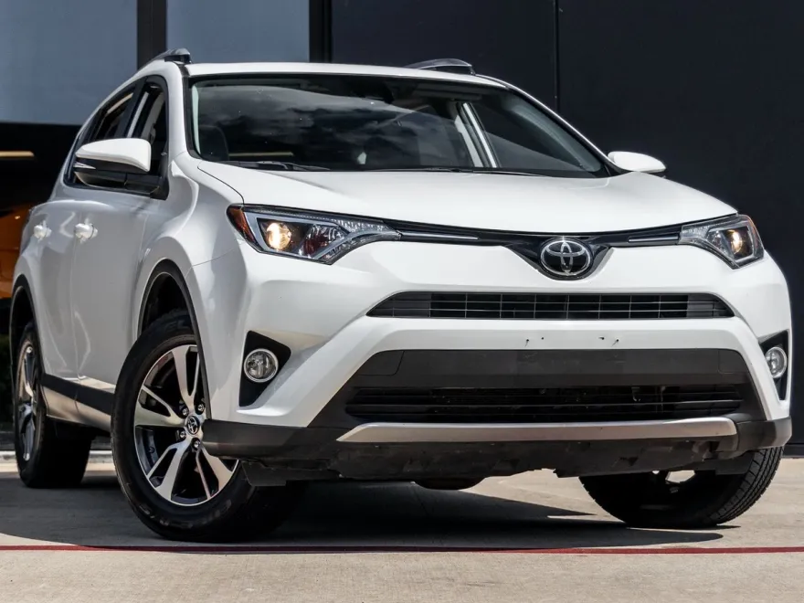 2018 Toyota RAV4 XLE photo 1