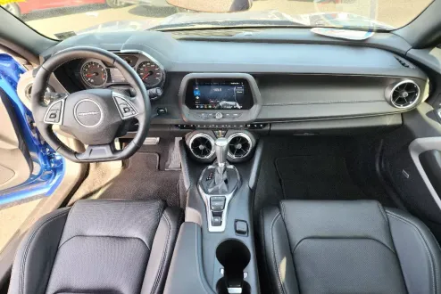 2023 Chevrolet Camaro 2LT photo 2
