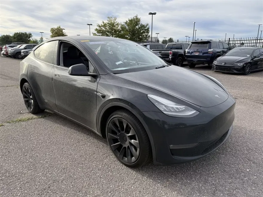 2022 Tesla Model Y Long Range photo 1
