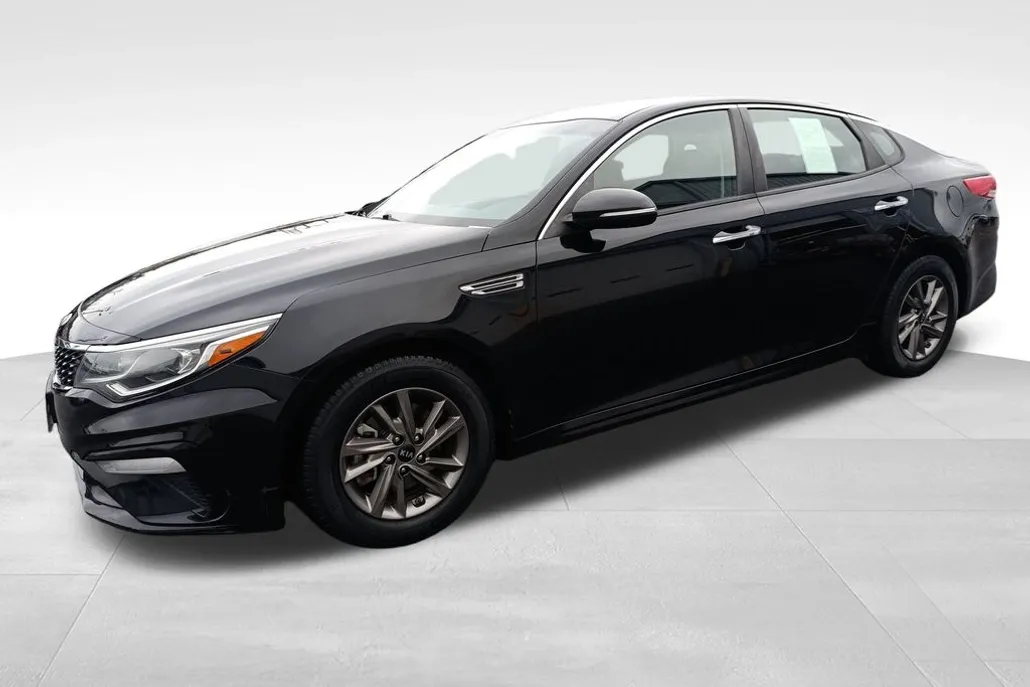 2020 Kia Optima LX photo 1