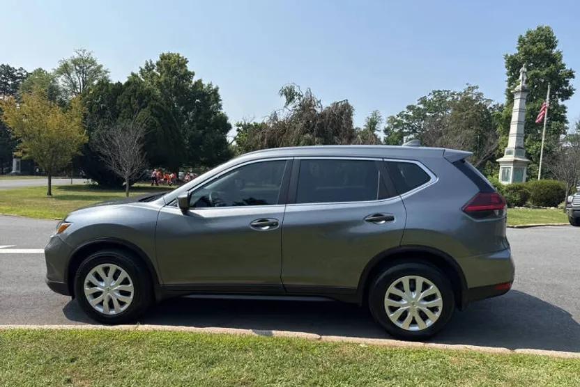 2020 Nissan Rogue S photo 1