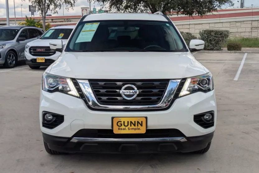2020 Nissan Pathfinder SV photo 1
