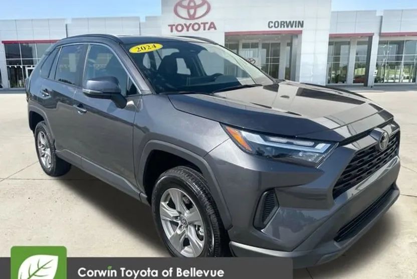 2024 Toyota RAV4 XLE photo 1