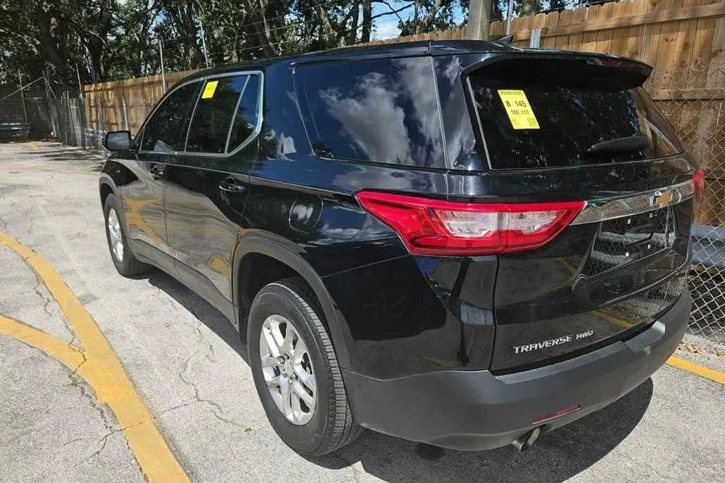2020 Chevrolet Traverse LS photo 1