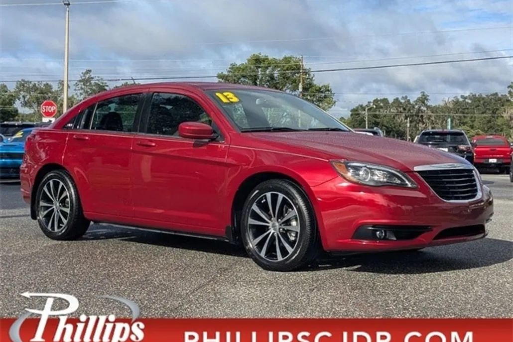2013 Chrysler 200 Limited photo 1