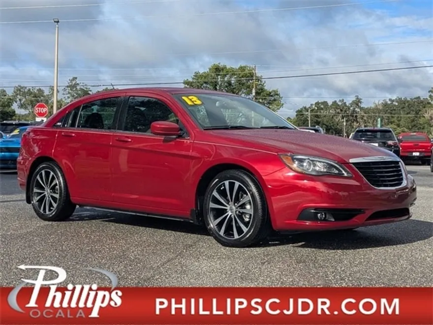 2013 Chrysler 200 Limited photo 1
