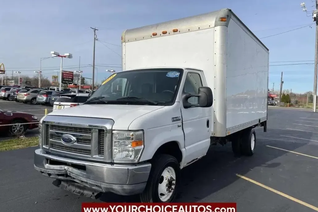 2011 Ford E-350 photo 1