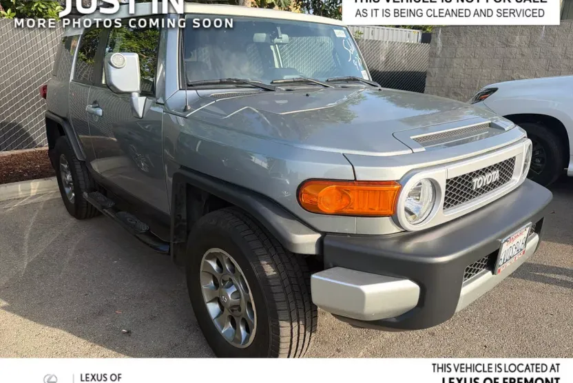 2012 Toyota FJ Cruiser Base photo 1