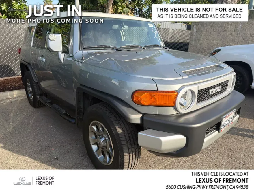 2012 Toyota FJ Cruiser Base photo 1