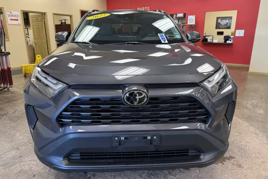 2022 Toyota RAV4 XLE photo 1