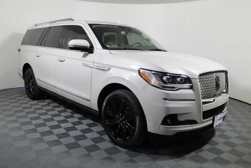 2024 Lincoln Navigator L Reserve photo 1