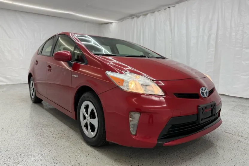 2013 Toyota Prius Three photo 1