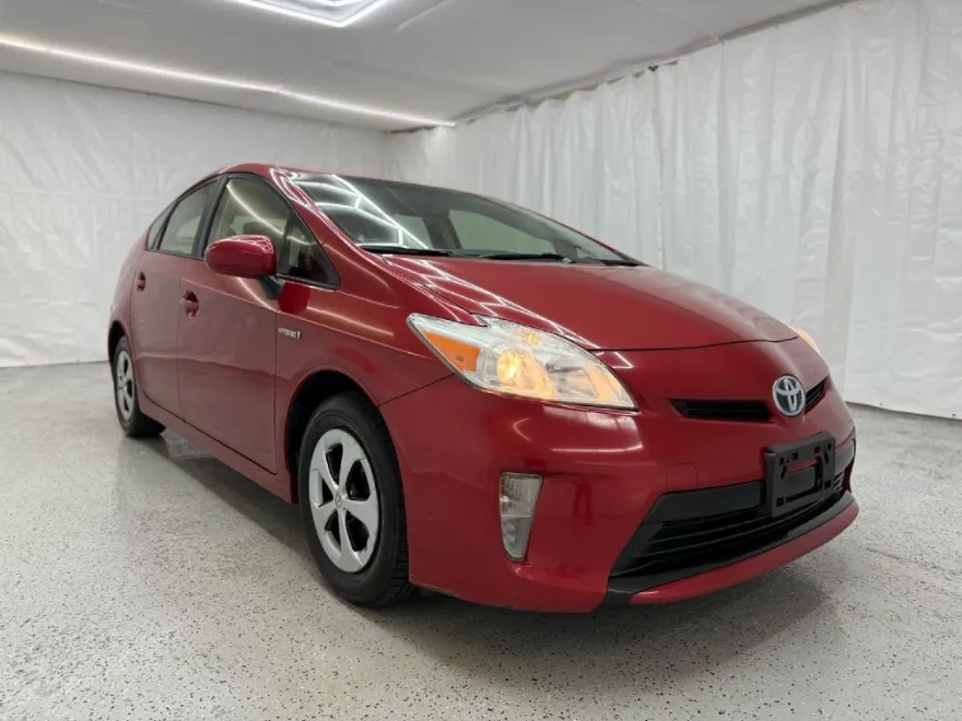 2013 Toyota Prius Three photo 1