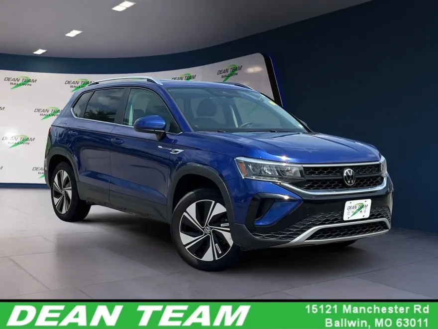 2024 Volkswagen Taos SE photo 1
