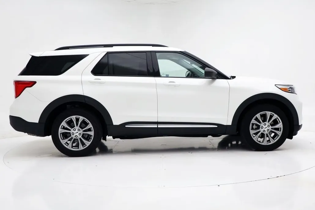 2022 Ford Explorer XLT photo 1
