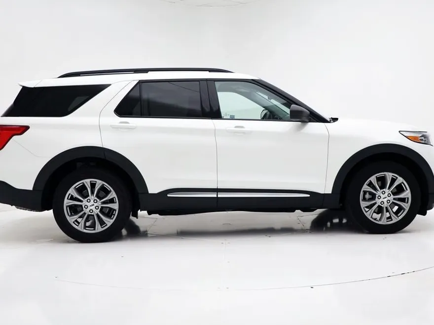 2022 Ford Explorer XLT photo 1