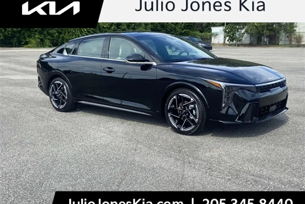 2025 Kia K4 GT-Line photo 1
