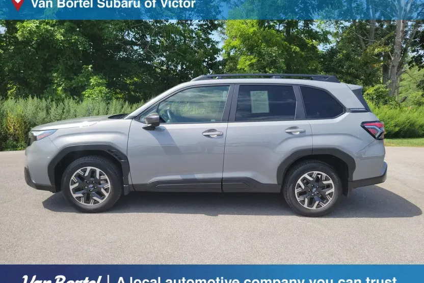 2025 Subaru Forester Premium Base photo 1