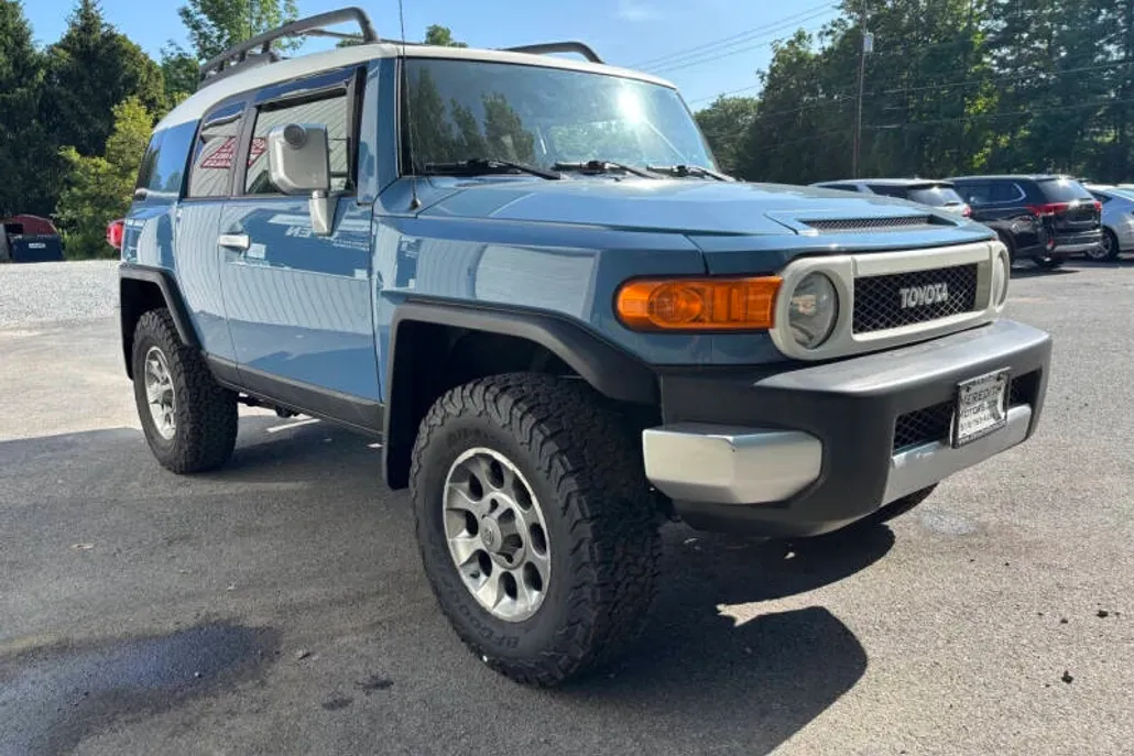 2013 Toyota FJ Cruiser Base photo 1