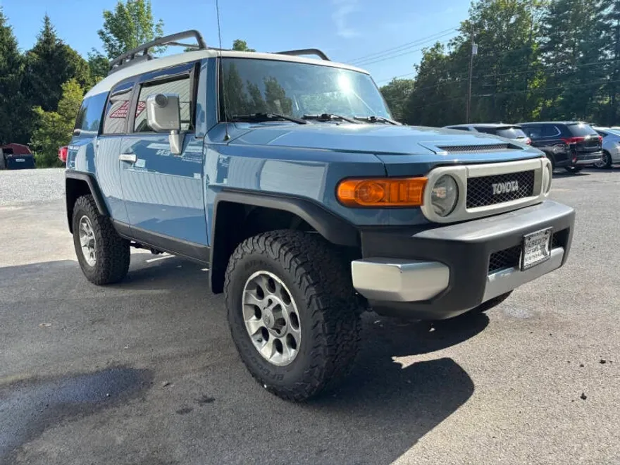 2013 Toyota FJ Cruiser Base photo 1