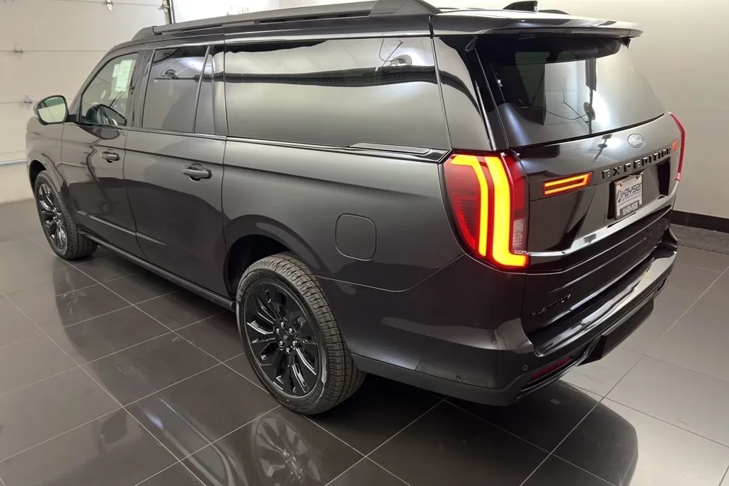 2025 Ford Expedition MAX Platinum photo 1
