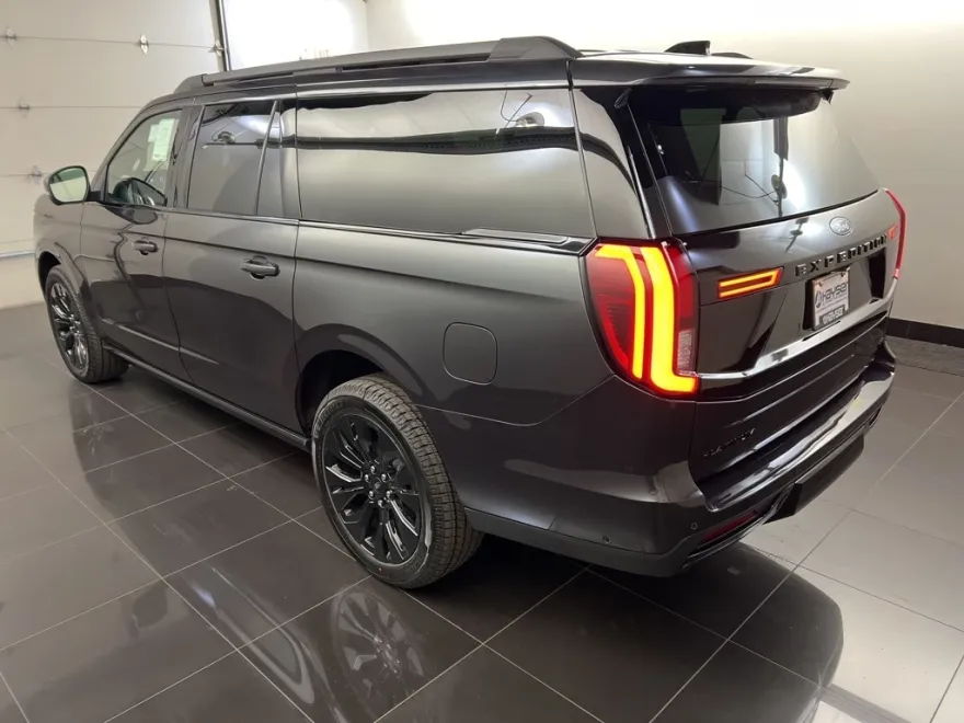 2025 Ford Expedition MAX Platinum photo 1