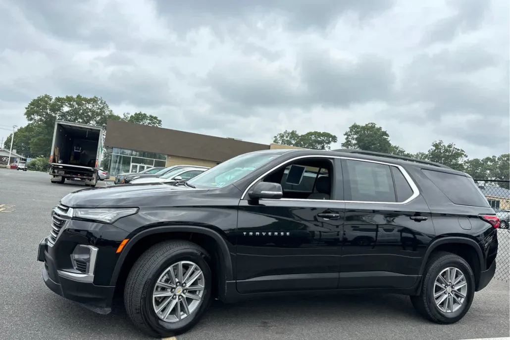 2023 Chevrolet Traverse Cloth 1LT photo 1