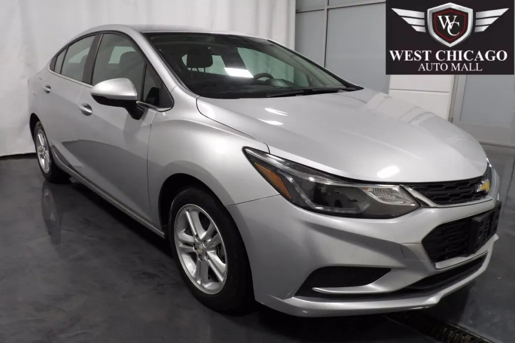 2018 Chevrolet Cruze LT photo 1