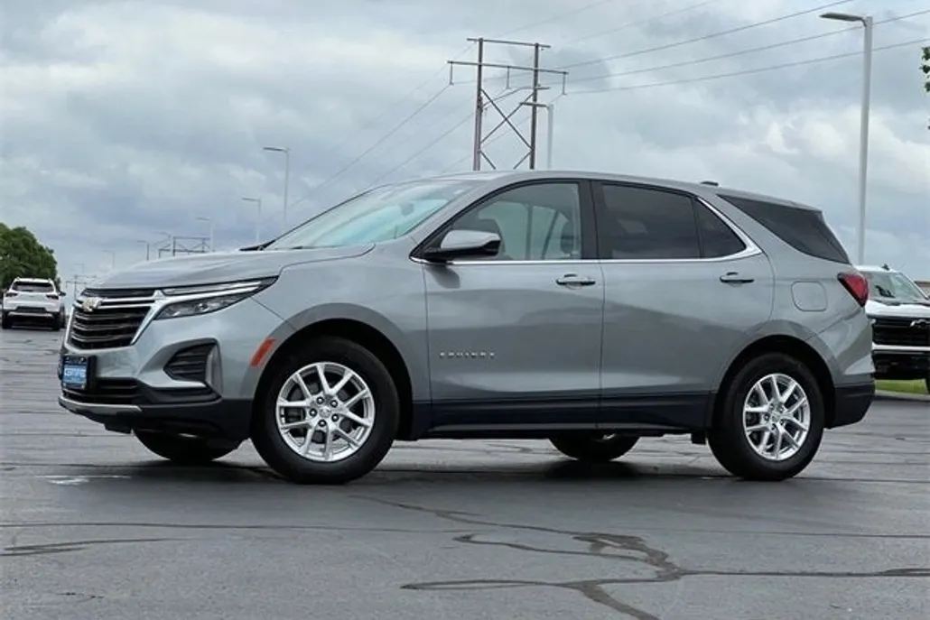 2023 Chevrolet Equinox LT photo 1