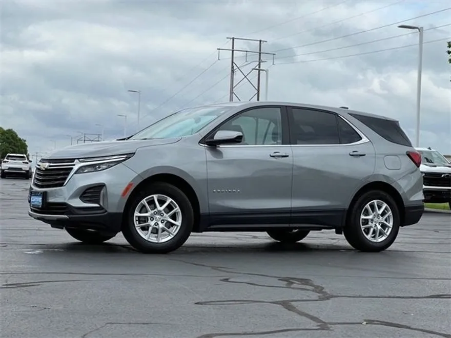 2023 Chevrolet Equinox LT photo 1